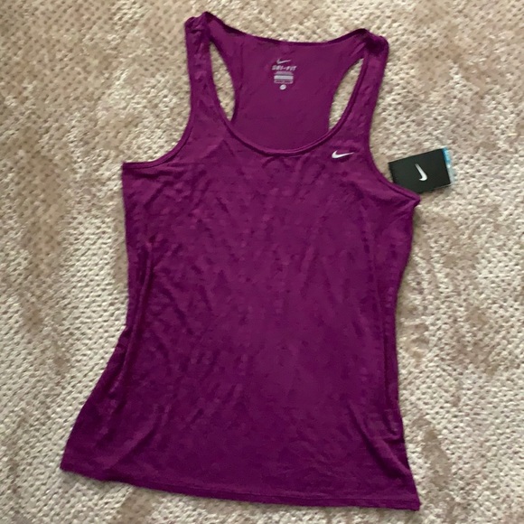 Brand new, tags on, awesome Nike workout top! - Picture 3 of 8